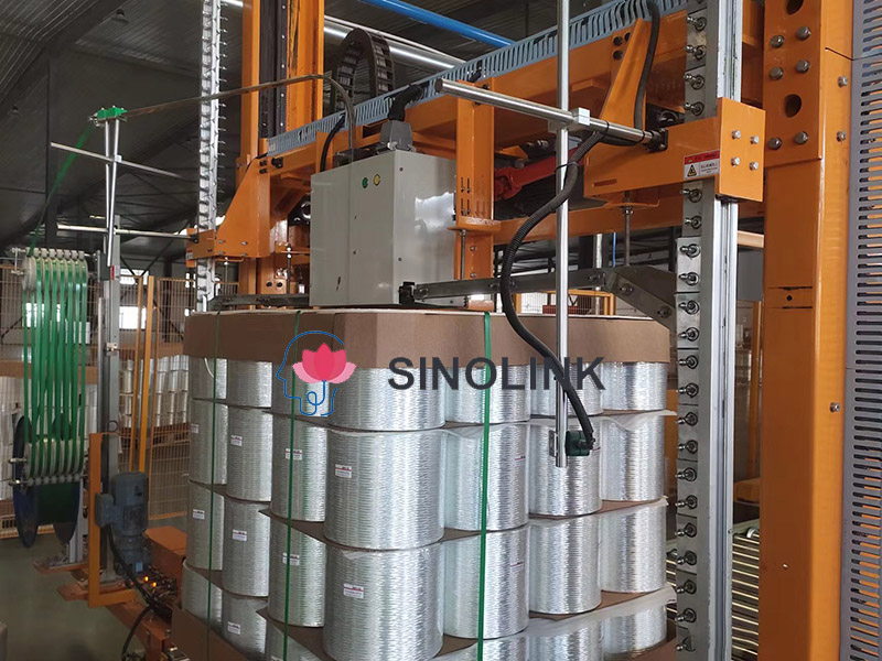 Máquina automática de flejado de paletas verticales