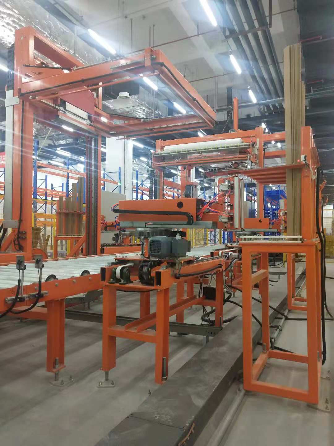 Máquina flejadora horizontal completamente automática con protección de esquina extendida