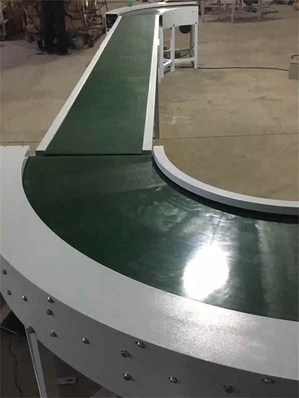 El sistema transportador de banda de la máquina de torneado de banda