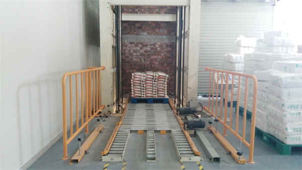 Transportador de elevación vertical reciprocante no tripulado completamente automático