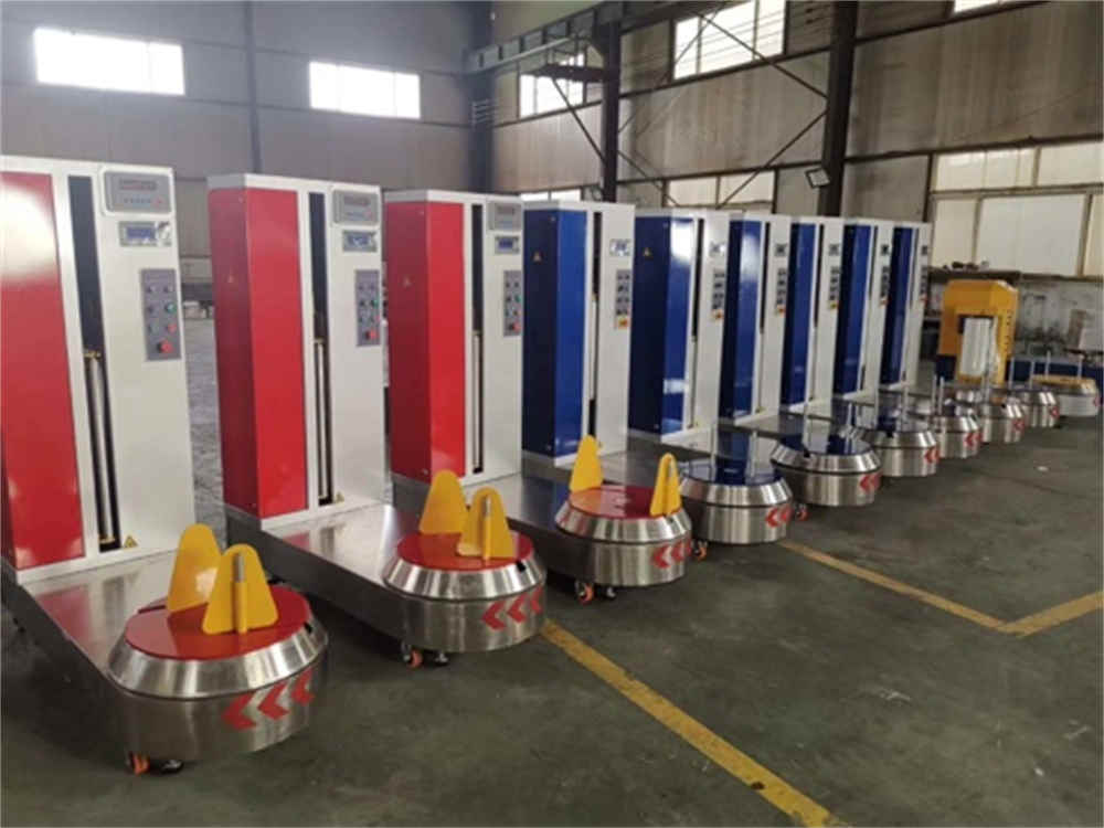 Máquina de embalaje de equipaje en el aeropuerto