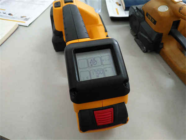 Máquina flejadora semiautomática tipo mango