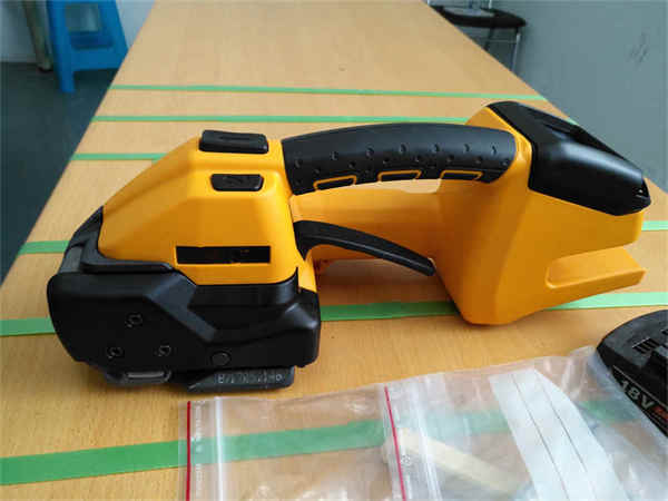 Máquina flejadora semiautomática tipo mango