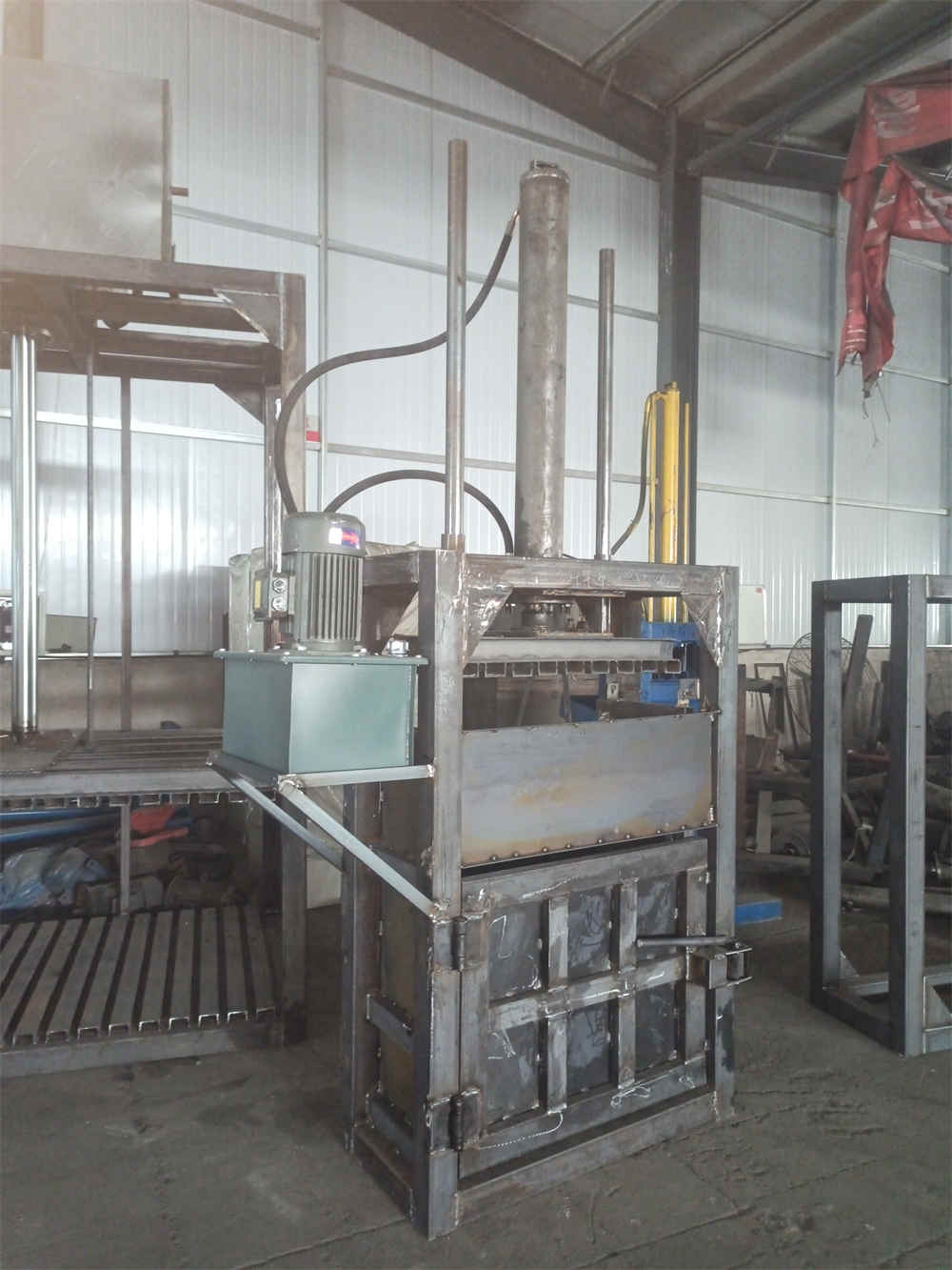 Máquina empacadora hidráulica completamente automática