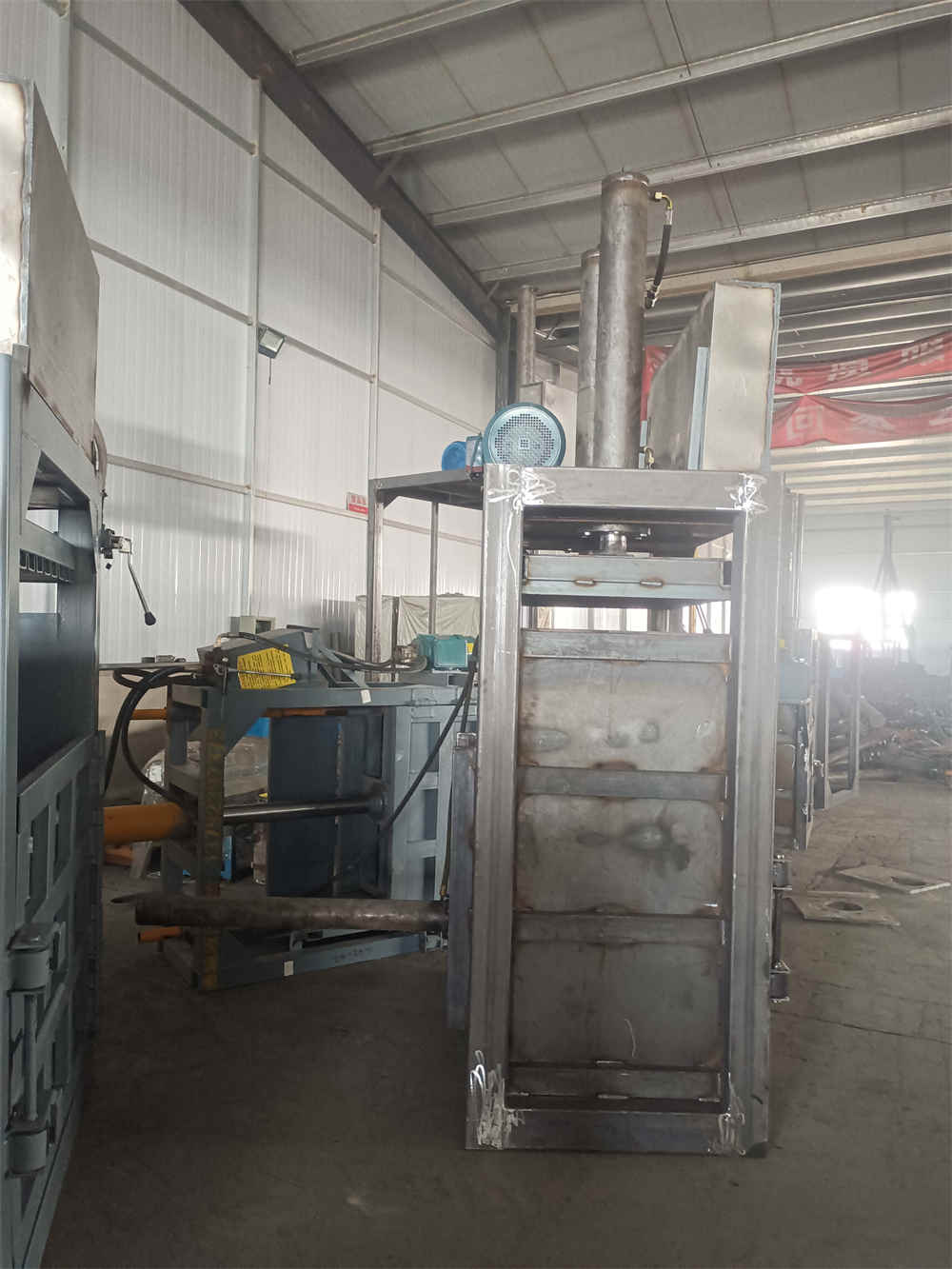 Máquina empacadora hidráulica completamente automática