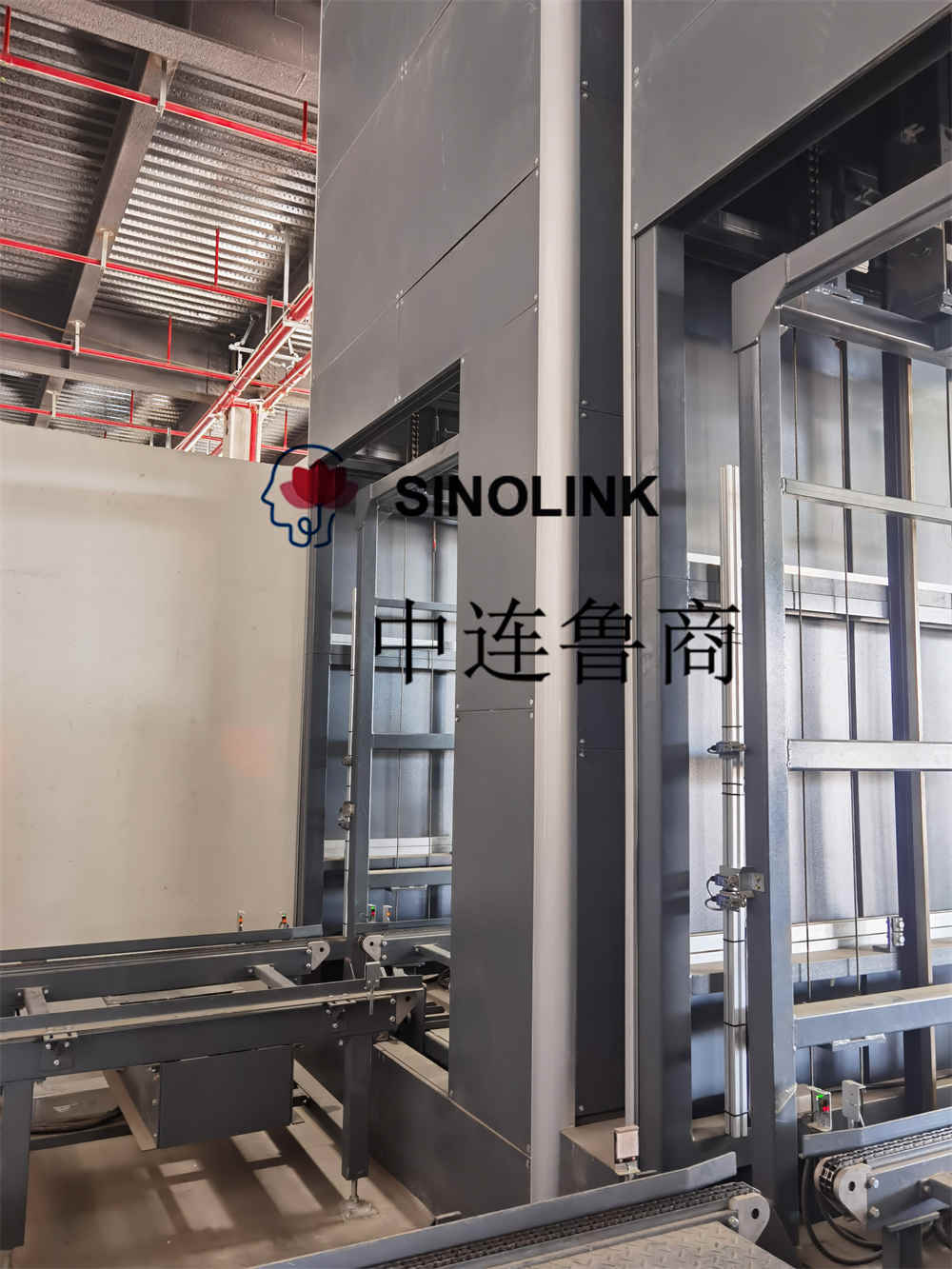 Transportador de elevación vertical reciprocante no tripulado completamente automático