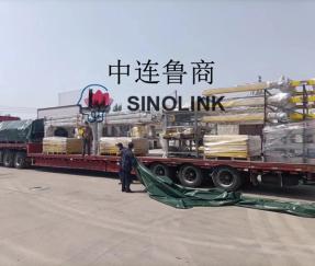 Entrega de mercancías de tres remolques para clientes.