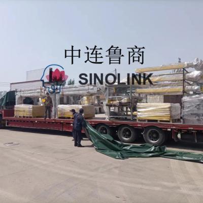 Entrega de mercancías de tres remolques para clientes.