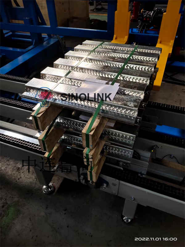 Automatic Clip Type Color Steel Tile (Profile Plate) Building Materials Wooden Blocks Strapping System