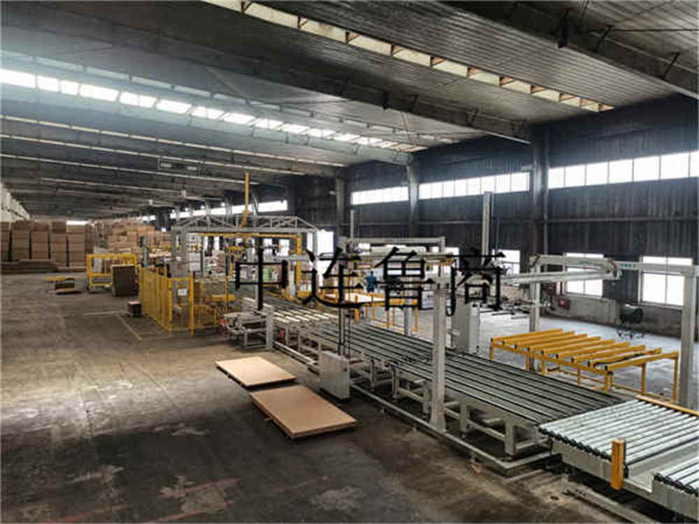 Sistema de embalaje inteligente para tableros de madera hechos por el hombre