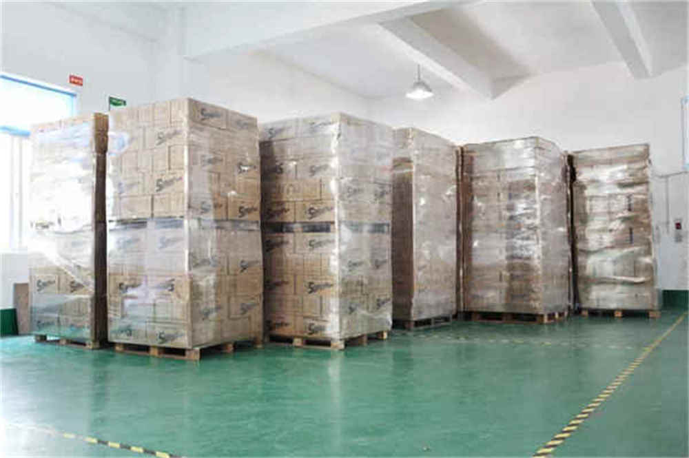 Ventas calientes 20um/25um que envuelven la película estirable del uso de la mano del PE Hot Sales 20um/25um Wrapping PE Hand Use Stretch Film